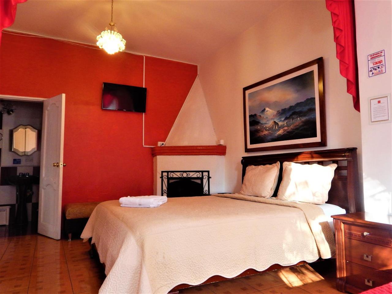 Hostal Imperial Quito Exterior photo
